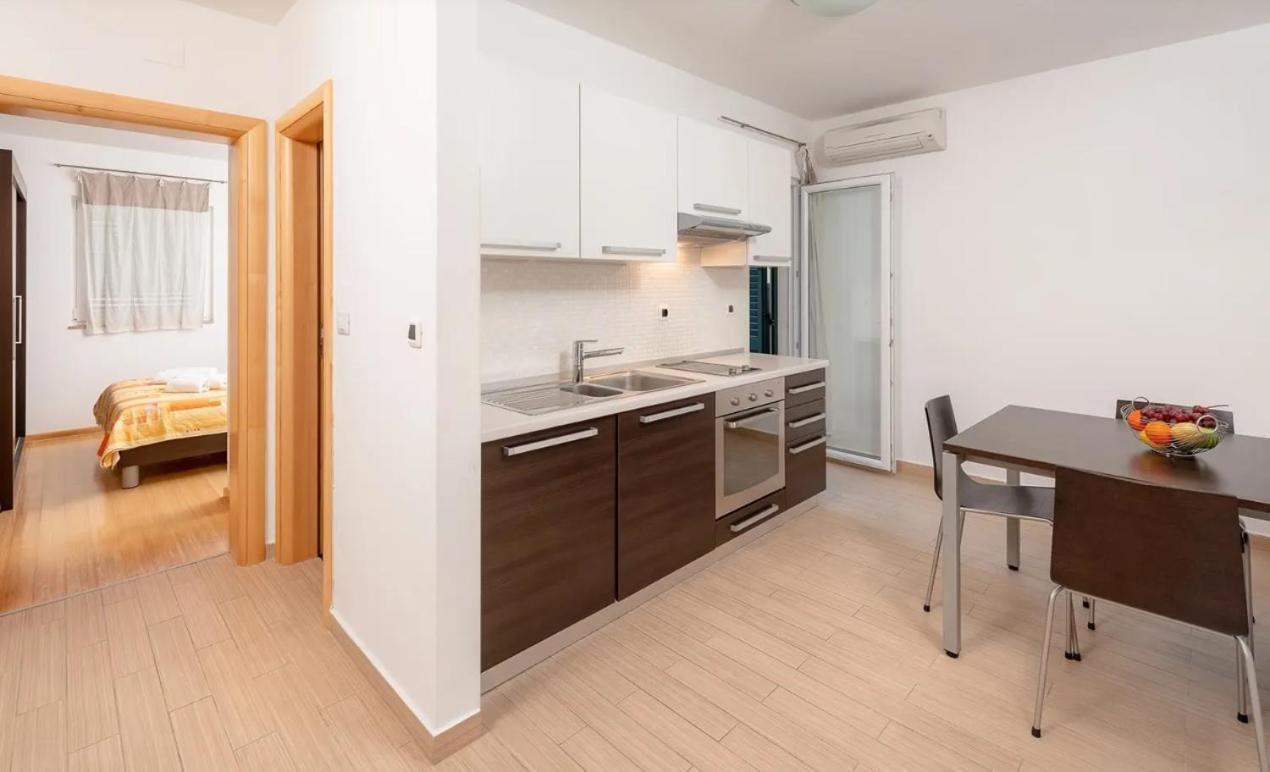 Villa Tucepi Beach Apartment *